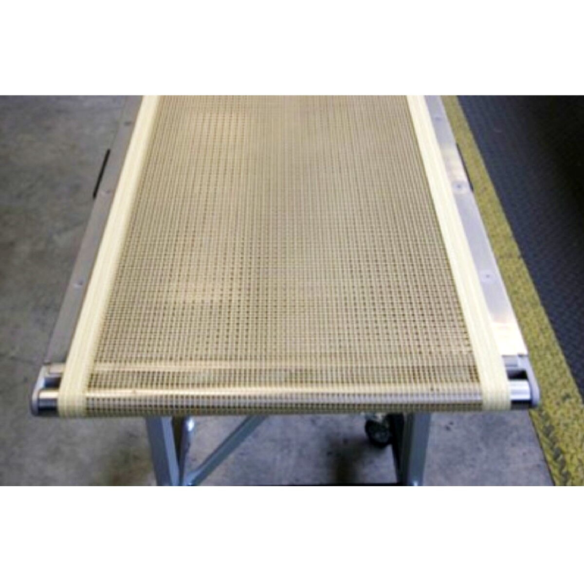Small conveyor with cooling function in food-compliant design as a cooling conveyor belt for the food industry