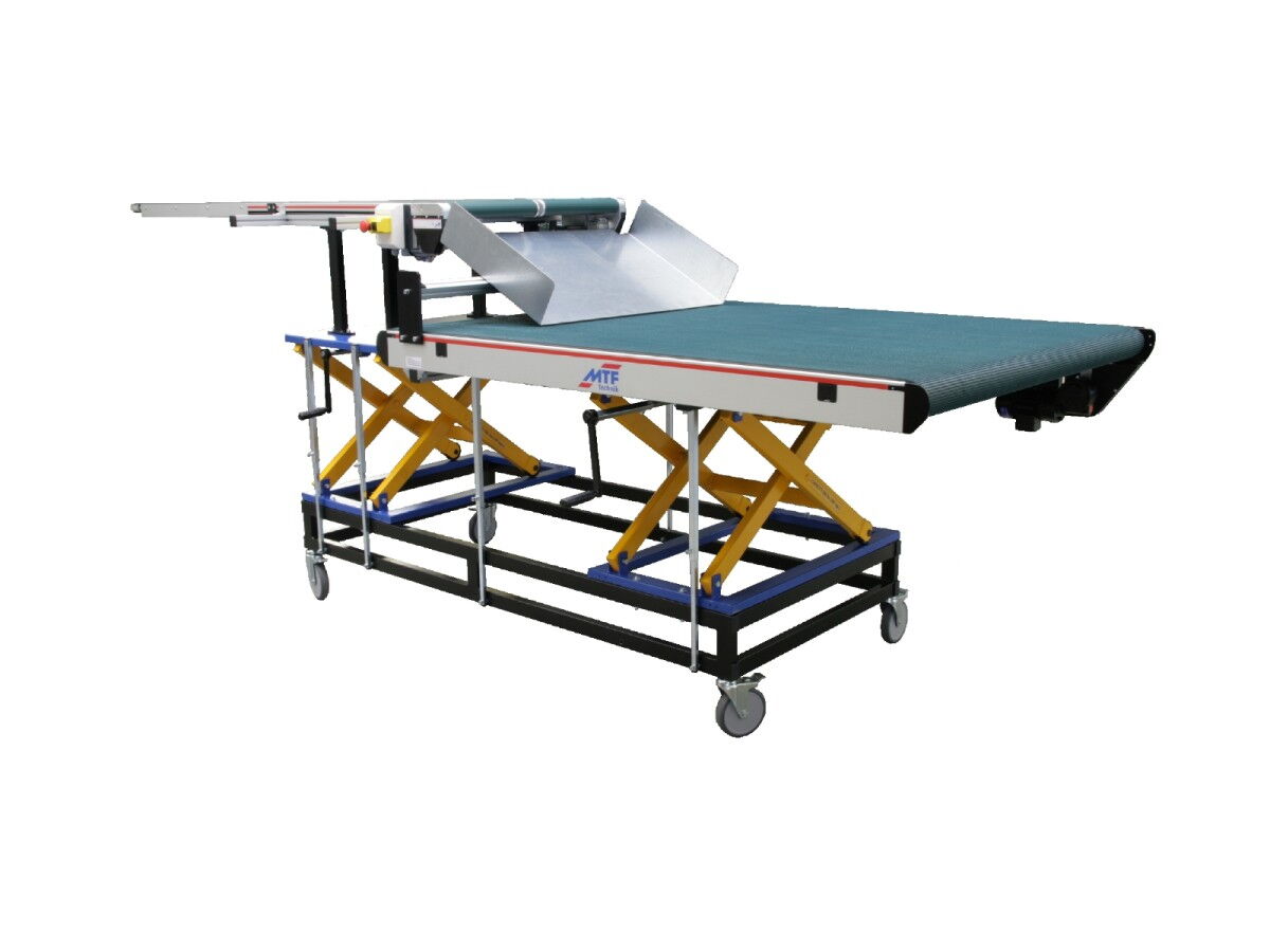 Conveyor system with scissor lift and transfer chute as a height-adjustable conveyor system for punched parts