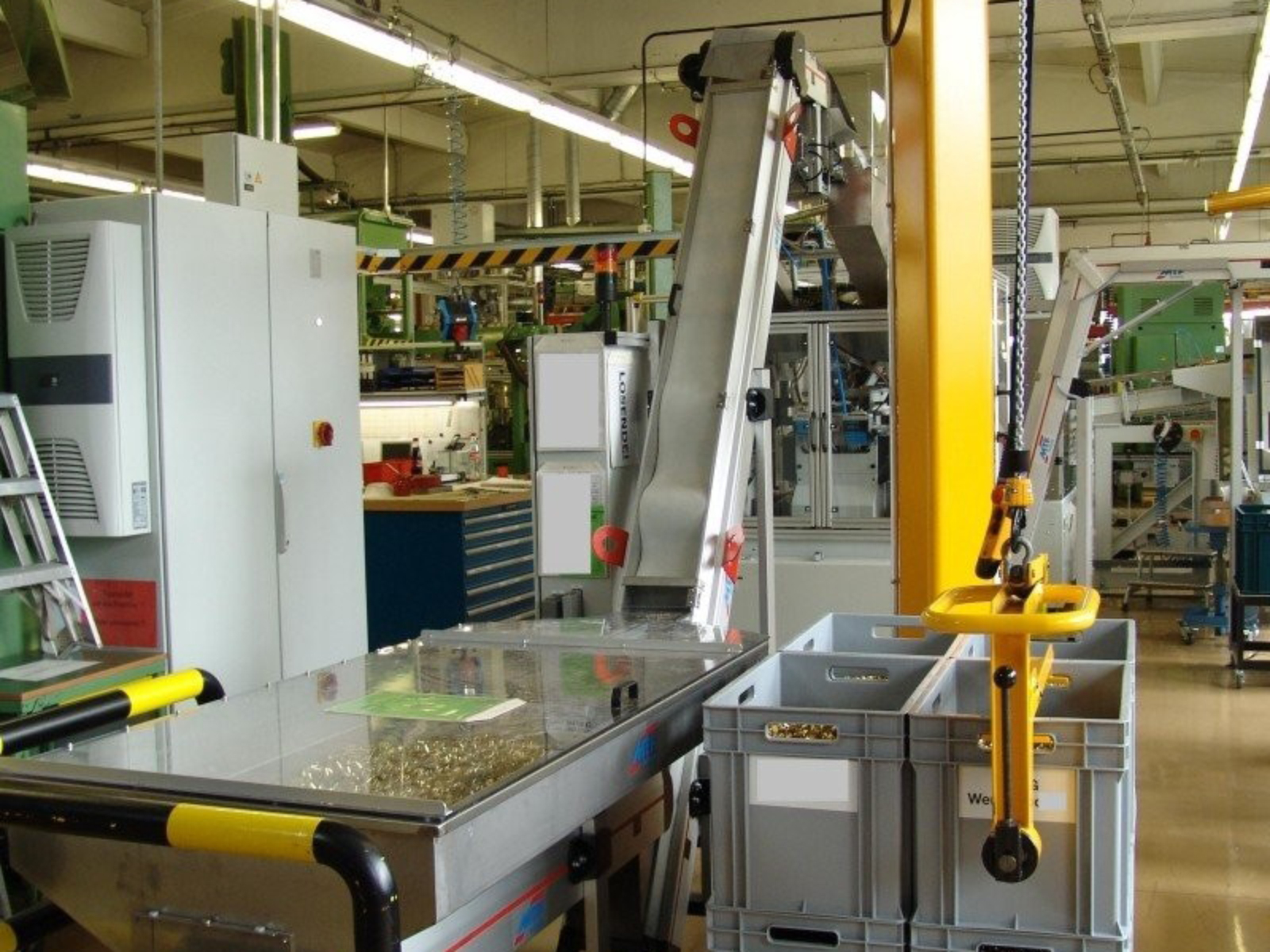 Conveyor system between two processing operations