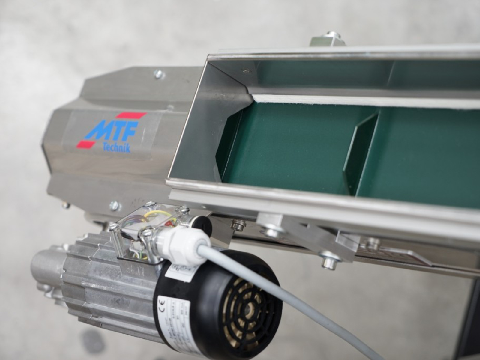 Cleat compartment cover